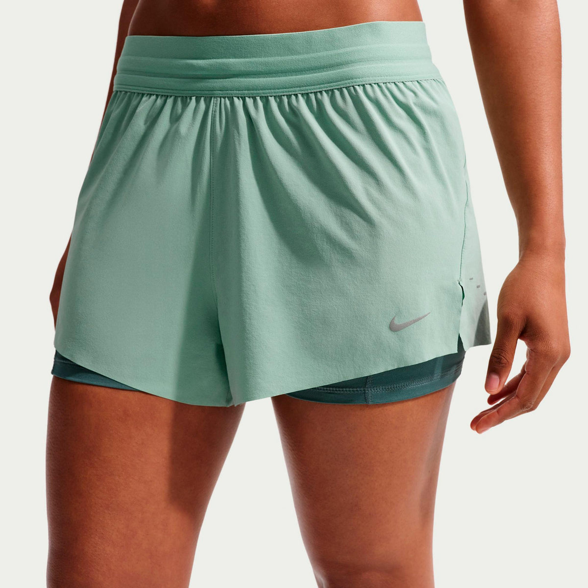 Nike Swift 2in1  Short de running Femmes - vert clair, argent