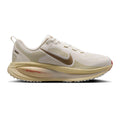 Vomero 18 Chaussure de running sans stabilisateurs Femmes - crème, or
