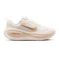 Vomero Plus Chaussure de running sans stabilisateurs Femmes - crème, or